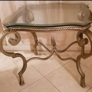 Mesa de hierro con tope cristal